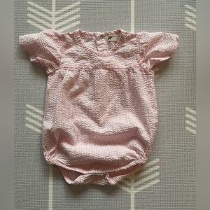 Monica + Andy seerksucker onesie size 12-18m